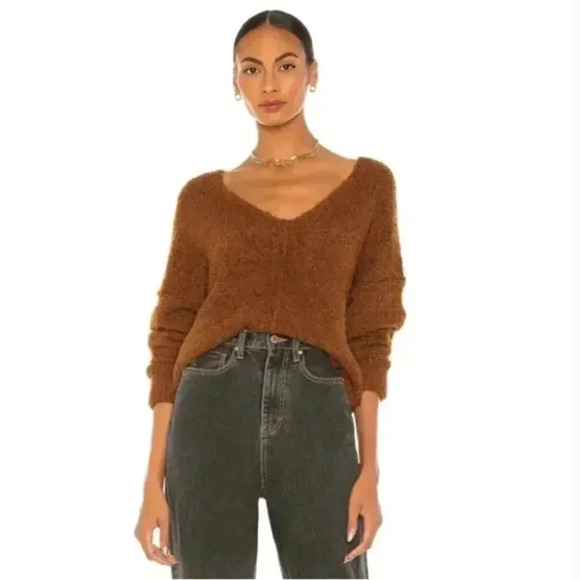 NWT Free People Fuzzy Icing Eyelash Soft V Neck Sweater in Mocha Java Size Large - Picture 4 of 5